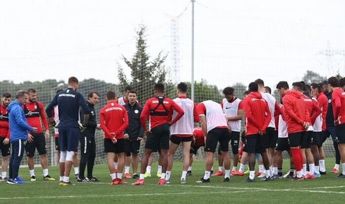 Antalyaspor 'yenilmezlik' serisinde zirveyi zorluyor