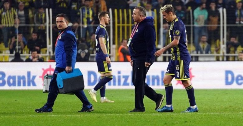 Fenerbahçe'nin yıldız futbolcusu sakatlandı