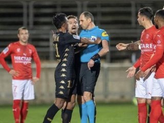Fransa'da hakemi iten futbolcuya 6 ay men cezası