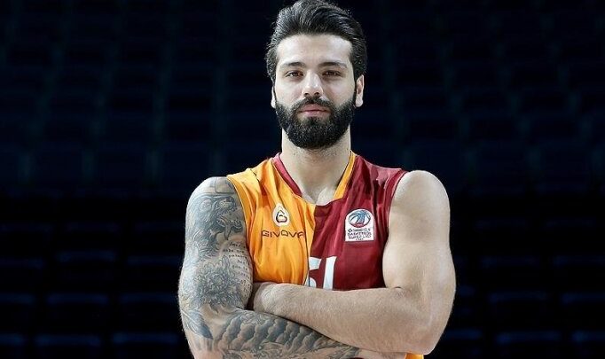 Galatasaraylı basketbolcu Göksenin Köksal baba oldu