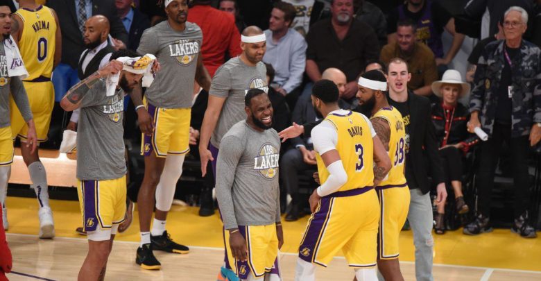 Lakersta iki oyuncunun corona virüsü testleri pozitif çıktı