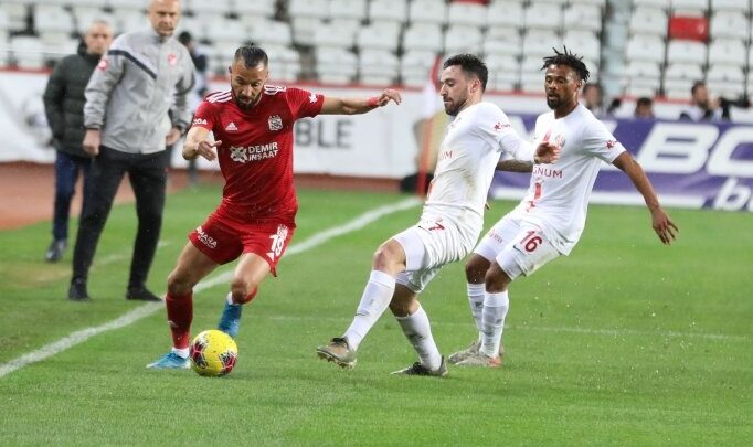 Veysel Sarı attı, Sivasspor bere aldı