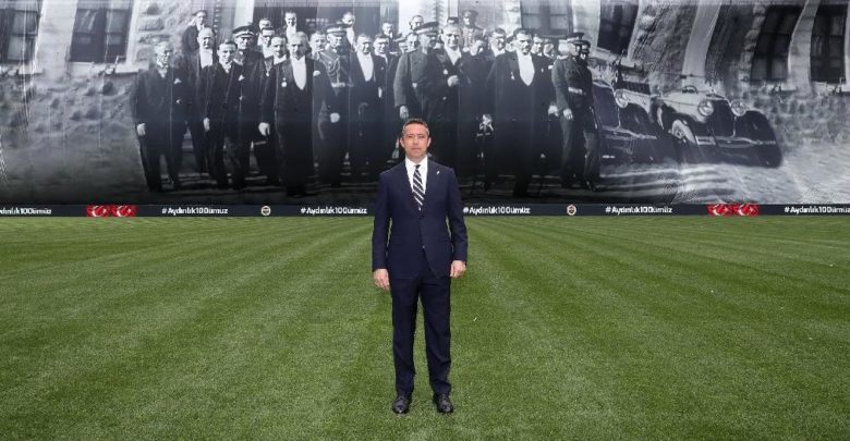Fenerbahçe stadına 100 yıllık resim asıldı! Ali Koç ’tan duygusal hitabe
