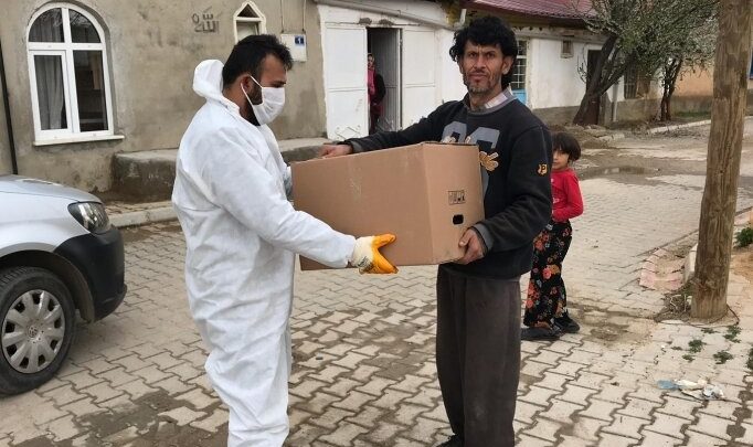 Konyasporlu taraftarlardan karantinaya alınan mahallelere yardım