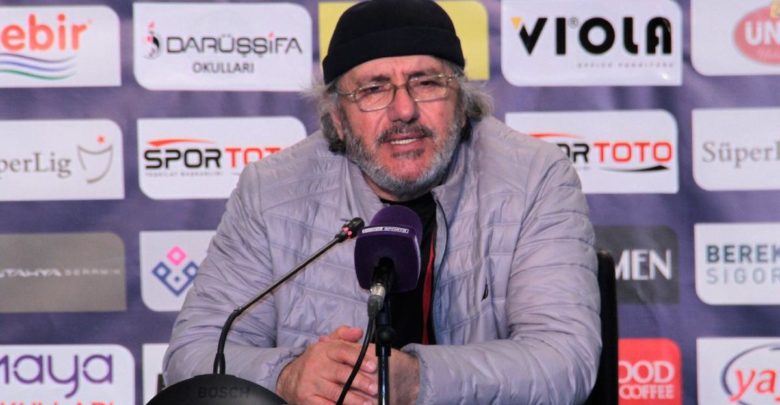 Mustafa Reşit Akçay: Oynamak istemeyen oyuncularımız var