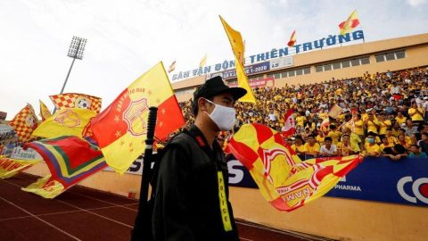 Vietnam`da maçlar yeniden başladı, tribünler doldu: `Virüsten korksak, maça gelmezdik!`