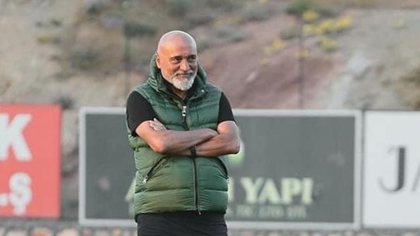 Hikmet Karaman futbolculara nefes aldırmıyor