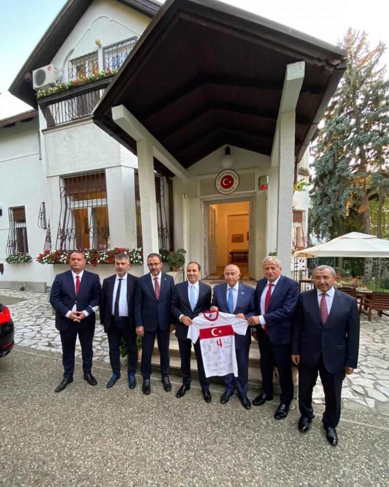 bakan-kasapoglu-ve-tff-baskani-ozdemirden-buyukelci-bilgice-ziyaret_5484_dhaphoto2