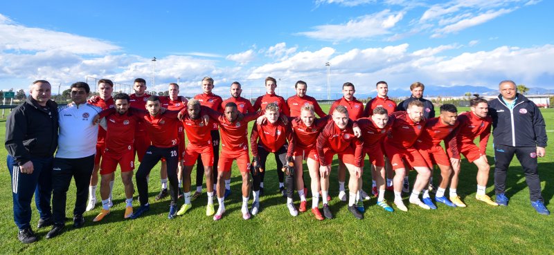 ozel-baskani-ve-teknik-direktoru-turk-slovak-takimi-partizan-bardejov_2481_dhaphoto1-1