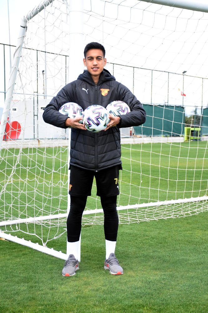 ozel-goztepenin-kalecisi-irfan-can-egribayat-a-milli-takim-formasini-hedefliyorum_6976_dhaphoto2-1