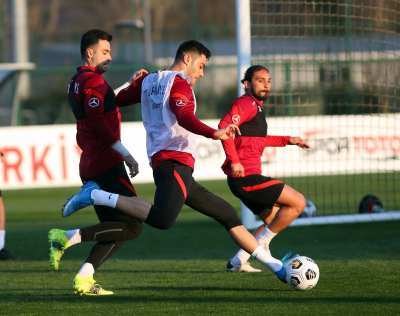 turkiye-a-milli-futbol-takimi-letonya-maci-hazirliklarina-basladi-_3287_dhaphoto2-1