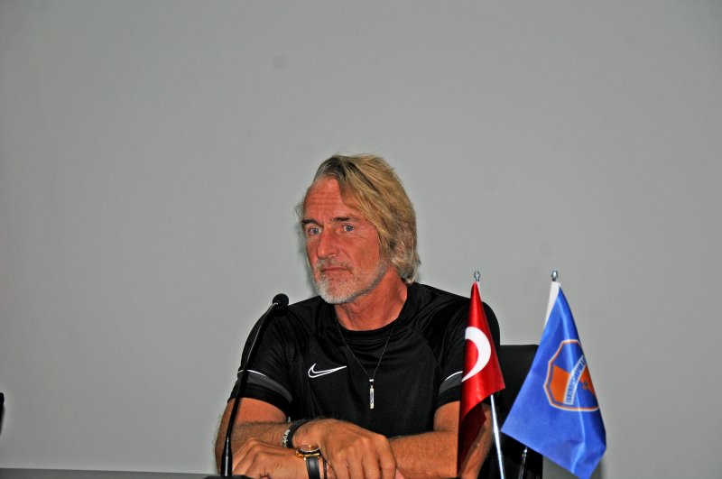 iskenderunspor-baskani-bolat-verdigimiz-sozleri-yerine-getirdik_4575_dhaphoto3