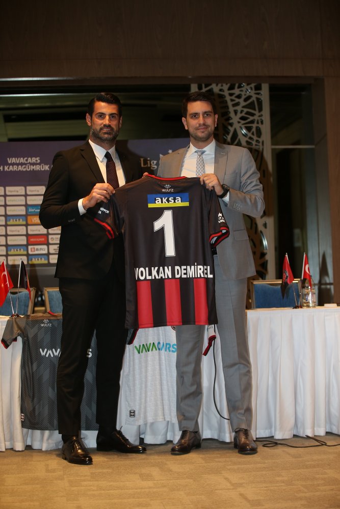 fatih-karagumrukte-volkan-demirel-icin-imza-toreni-duzenlendi_1679_dhaphoto3-1