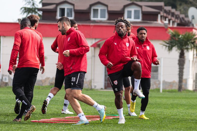 huseyin-eroglu-sampiyon-olmak-icin-altinordu-macindan-3-puan-almaliyiz_8616_dhaphoto2