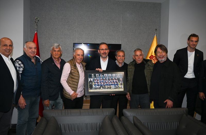 aa-20230505-31052933-31052930-bakan_kasapoglu_goztepe_kulubunu_ziyaret_etti-1