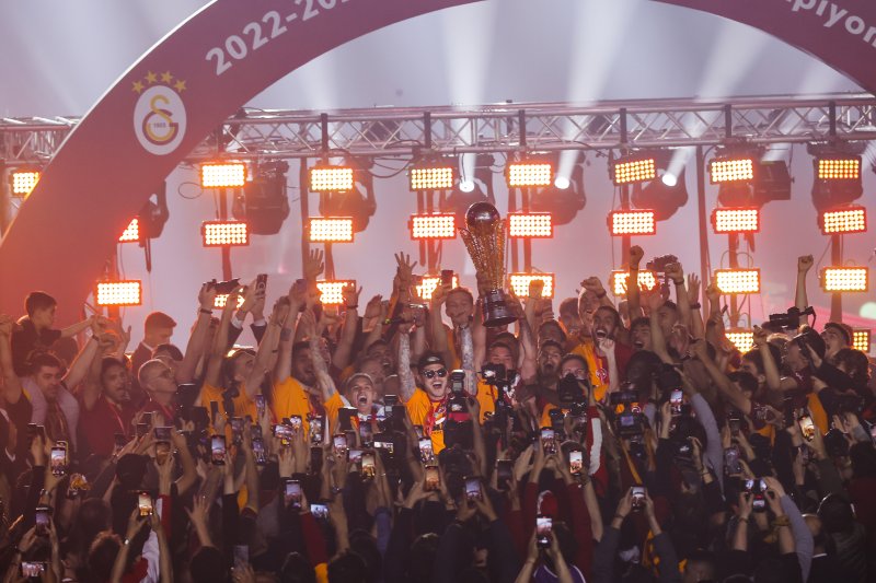 aa-20230604-31337196-31337178-galatasaray_sampiyonluk_kupasini_kaldirdi