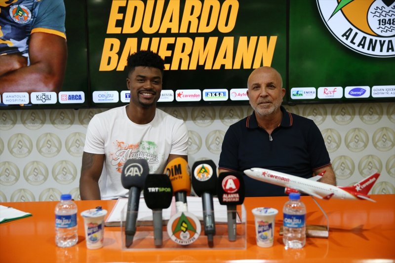 aa-20230703-31582268-31582261-alanyaspor_brezilyali_savunmaci_eduardo_bauermann_ile_2_yillik_sozlesme_imzaladi