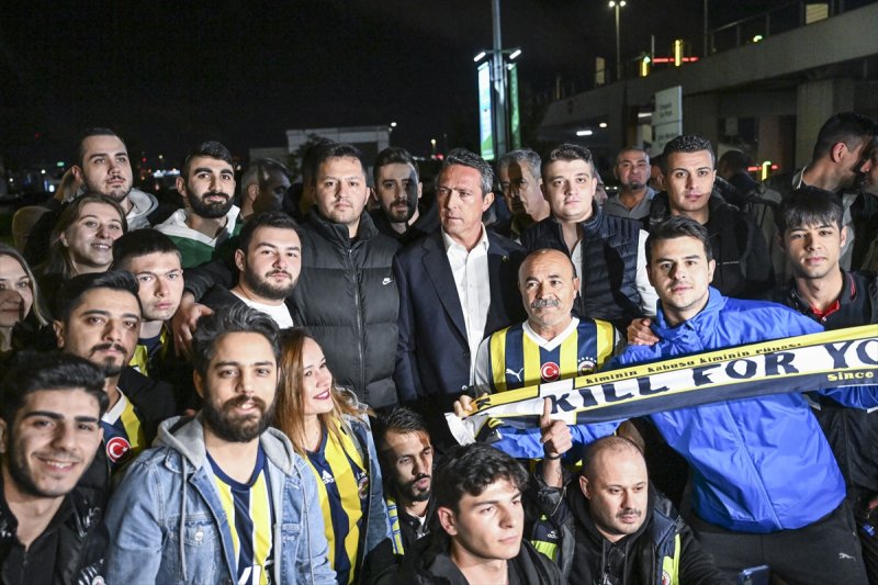 aa-20240407-34213617-34213616-fenerbahce_kafilesi_istanbula_dondu201