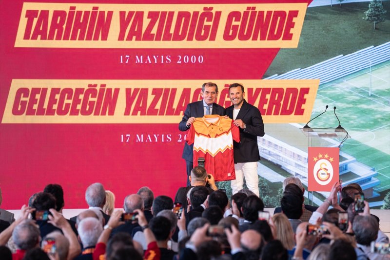 aa-20240517-34593929-34593913-galatasaray_camiasi_uefa_kupasi_zaferinin_24_yil_donumunde_bir_araya_geldi