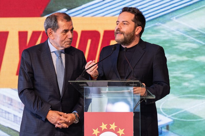 aa-20240517-34593929-34593928-galatasaray_camiasi_uefa_kupasi_zaferinin_24_yil_donumunde_bir_araya_geldi